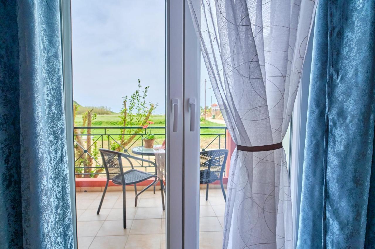Logas Beach Studios Peroulades  Exterior foto